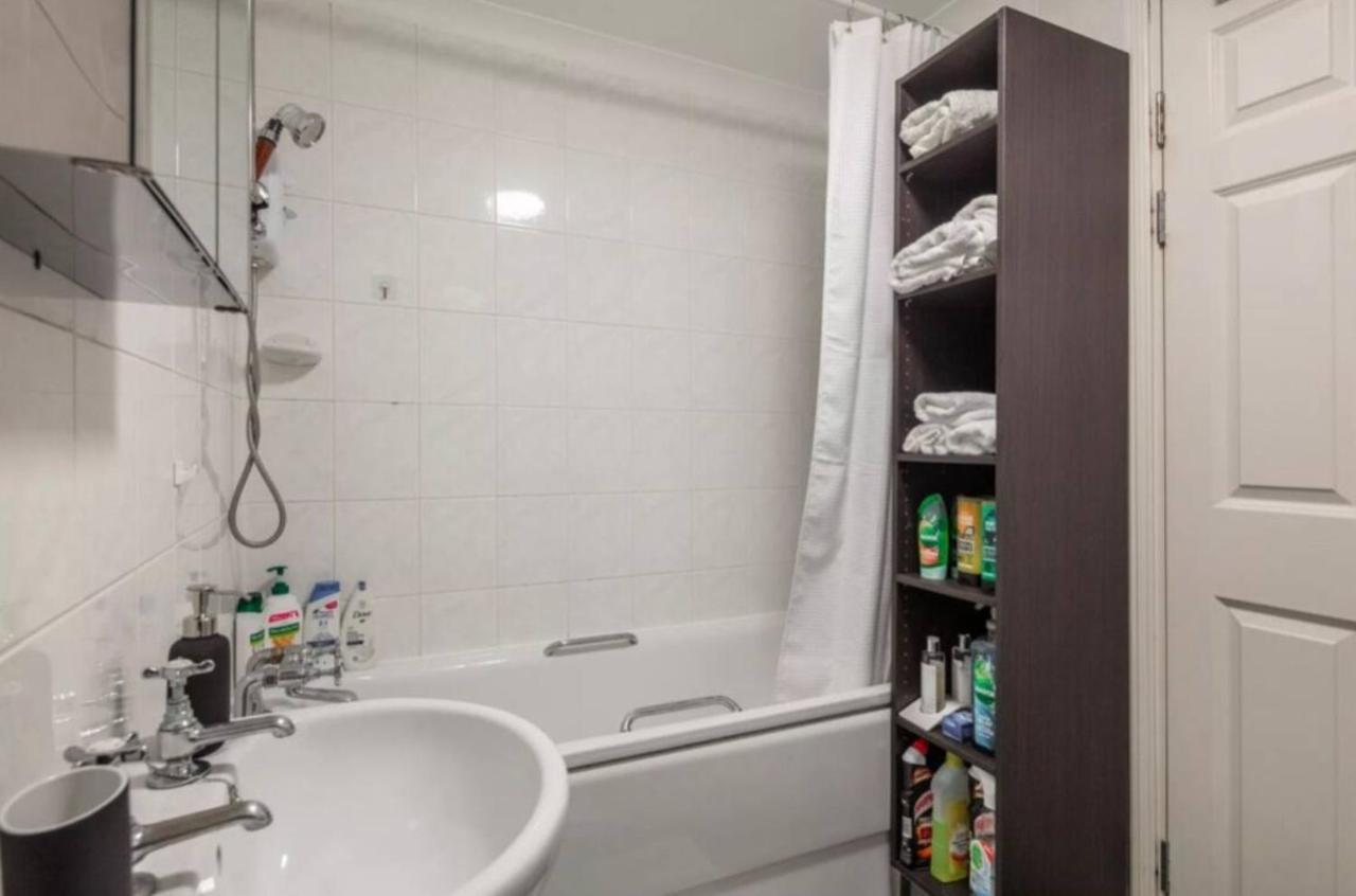 1 Bedroom Flat With Free Parking 伦敦 外观 照片
