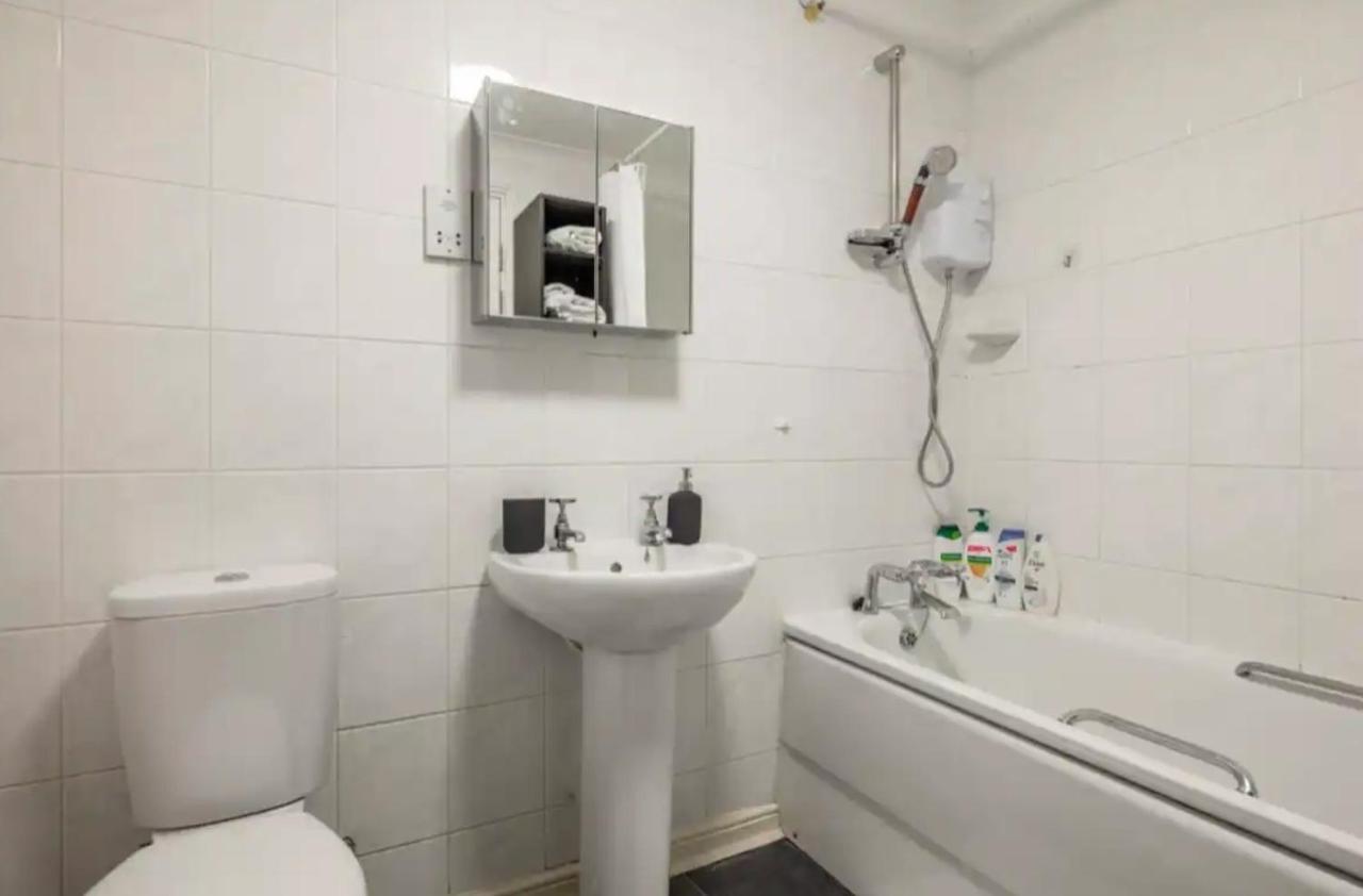 1 Bedroom Flat With Free Parking 伦敦 外观 照片