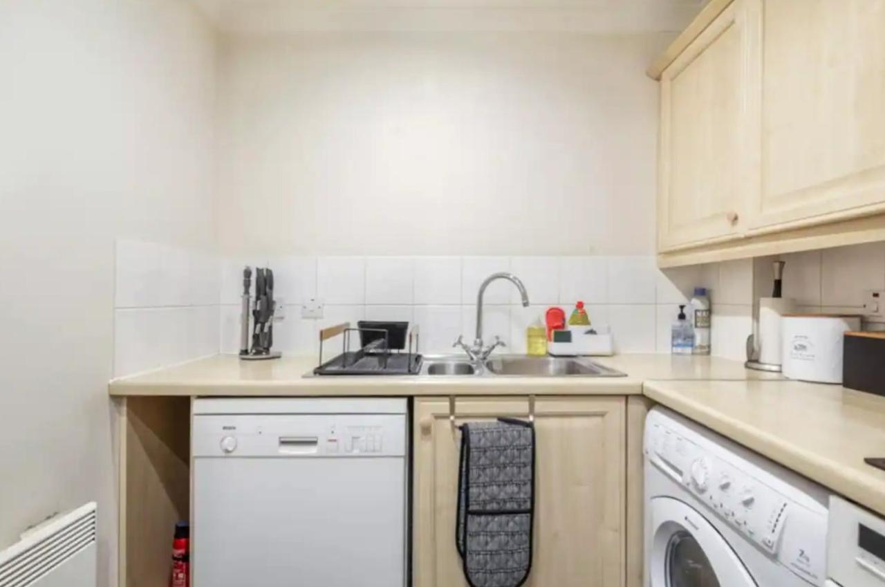 1 Bedroom Flat With Free Parking 伦敦 外观 照片