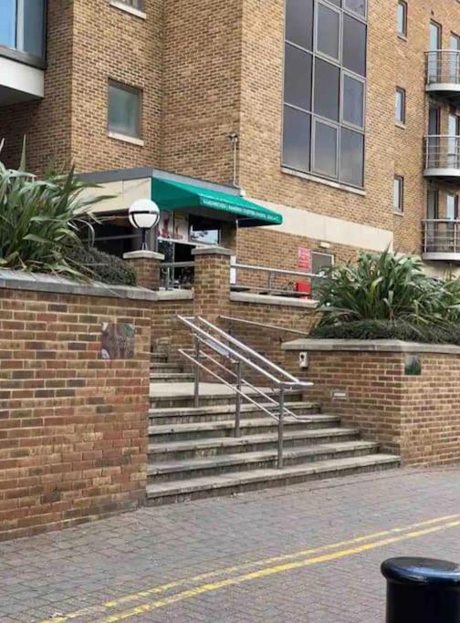 1 Bedroom Flat With Free Parking 伦敦 外观 照片