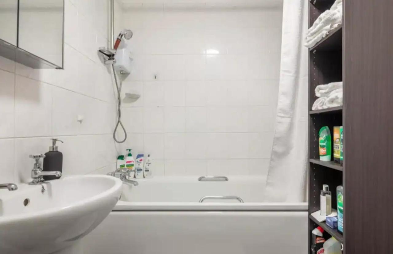 1 Bedroom Flat With Free Parking 伦敦 外观 照片